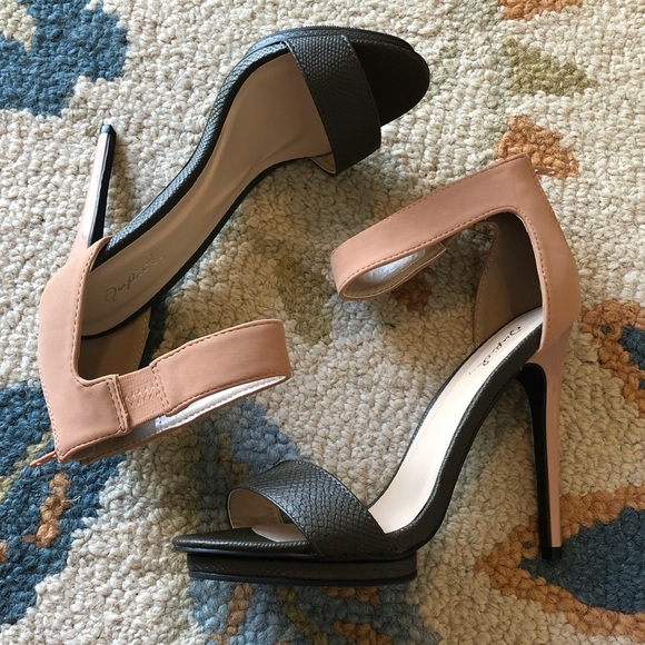 Qupid Ankle Strap Stiletto w/Platform - Picture 1 of 8